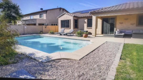 Pet friendly 3br 2ba Private optional heated Pool BBQ grill Golf Clubs close to park